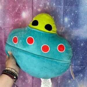 New alien target pillow 🛍